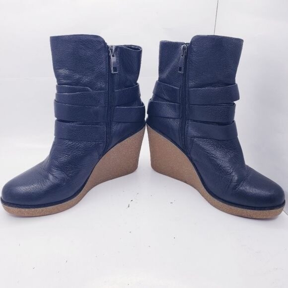 BCBGeneration Finland Black Leather Wedge Heel Buckle Ankle Boots Women's Size 6 - Picture 8 of 12